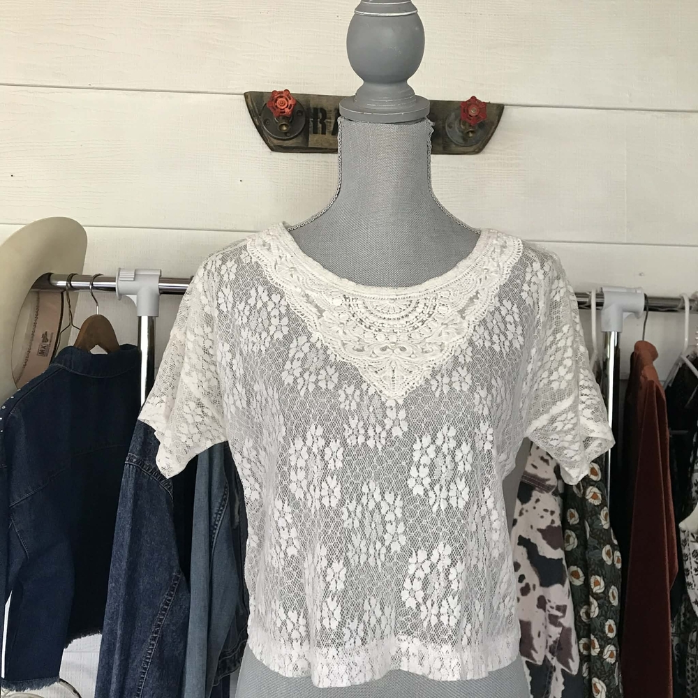 Forever 21 White Lace Crop Top Women's Size Small